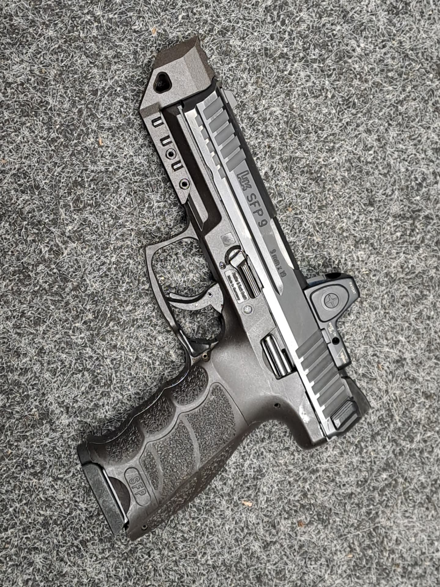 Pistolový kompenzátor s montáží svítilny – Glock, SFP9 — 2